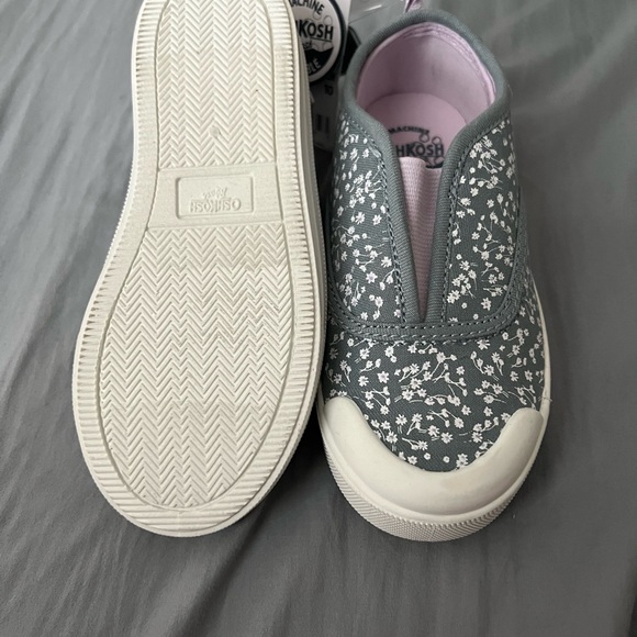 New Oshkosh floral print slip on shoes - Picture 9 of 10